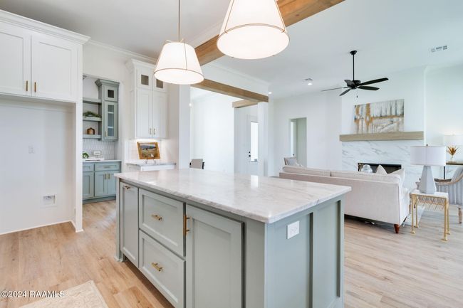 Kitchen Island | Image 10