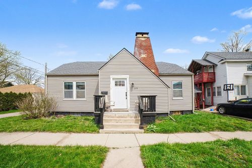 209 E Maple St, Mt Pleasant, MI, 48858-3145 | Card Image