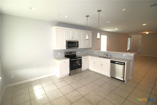 200 El Dorado Rd, House other with 5 bedrooms, 3 bathrooms and null parking in Jarrell TX | Image 4