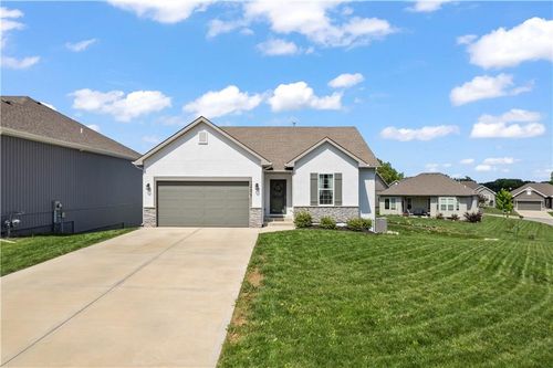 12477 Meadow Ln, Kansas City, KS, 66109-1411 | Card Image