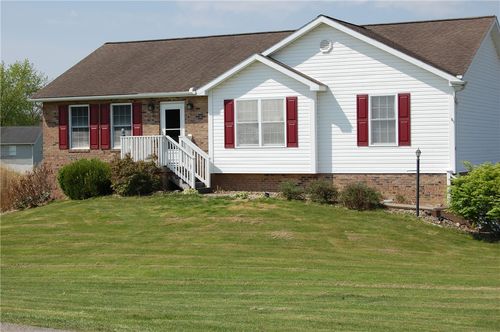 5 Blackberry Ln, Grove City, PA, 16127-4681 | Card Image