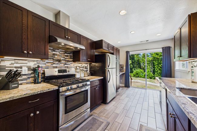 Kitchen | Image 11