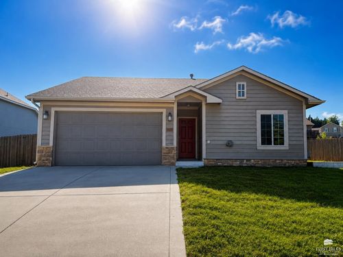 916 Dakota Ln, Junction City, KS, 66441-2065 | Card Image