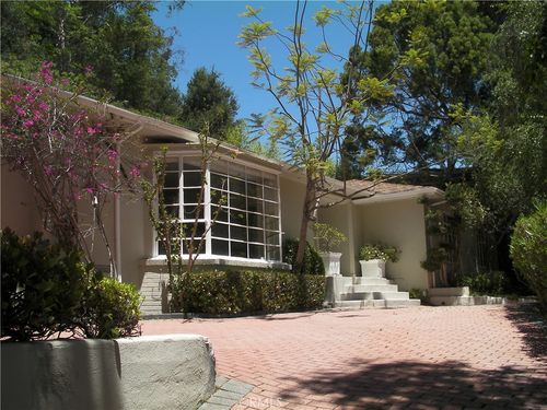 123 N Glenroy Ave, Los Angeles, CA, 90049 | Card Image