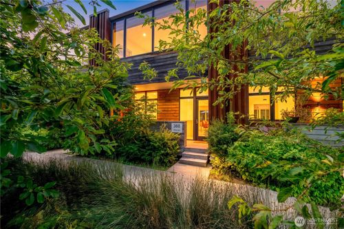 368 Wills Ln Nw, Bainbridge Island, WA, 98110-4534 | Card Image