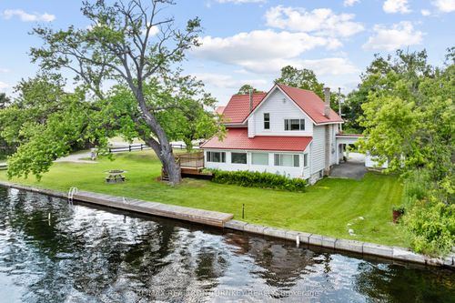 15 N Water St, Coboconk, ON, K0M1K0 | Card Image