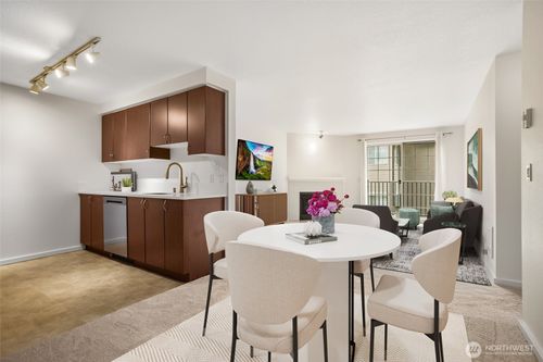 c303-221 9th St, Kirkland, WA, 98033-6036 | Card Image
