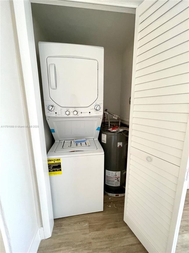 800 Nw 3 Rd Ter, House other with 2 bedrooms, 1 bathrooms and null parking in Hallandale Beach FL | Image 11