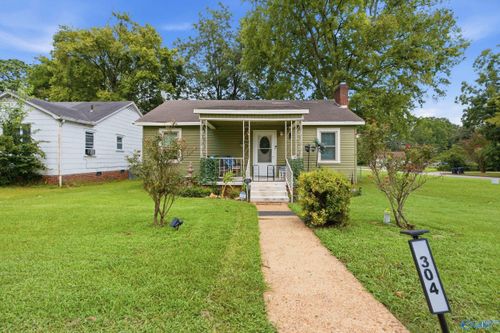 304 Memorial Dr Nw, Decatur, AL, 35601-2064 | Card Image
