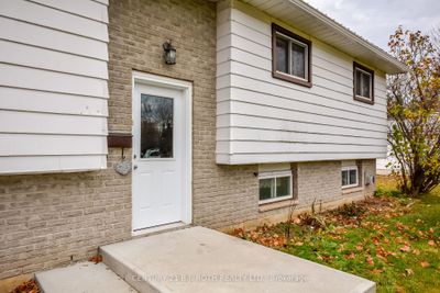 14 Preston St, House other with 3 bedrooms, 1 bathrooms and 6 parking in Oro Medonte ON | Image 2