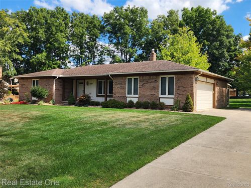 22540 Elena Dr, Farmington Hills, MI, 48335-3718 | Card Image