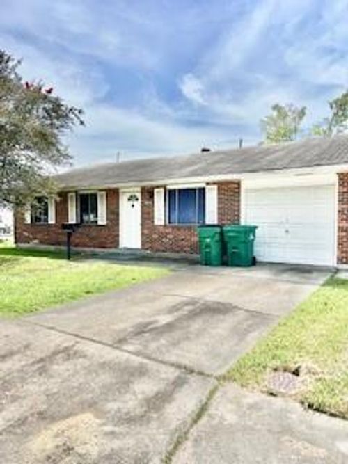 885 Matador Dr, Gretna, LA, 70056-4502 | Card Image