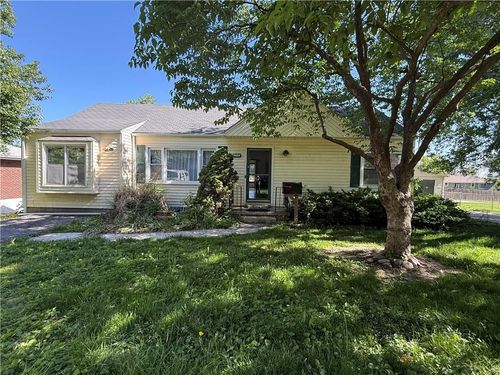 9604 E 32nd St S, Independence, MO, 64052-1005 | Card Image
