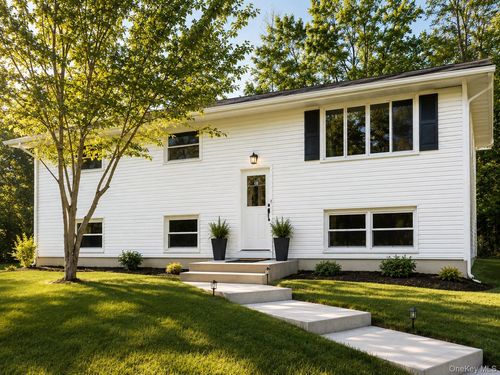 8 Hickory Ln, Monroe, NY, 10950-1007 | Card Image