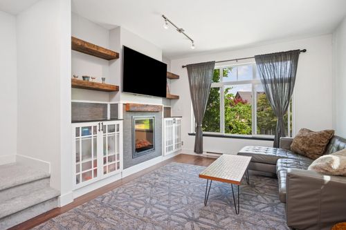 {{alt}} | Card Image