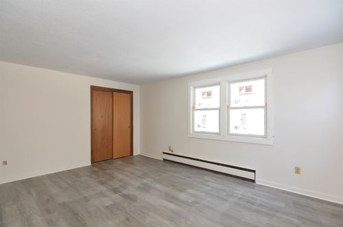 3 Holly Ln, Londonderry, NH, 03053-3741 | Card Image