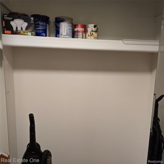Main closet.jpg | Image 7