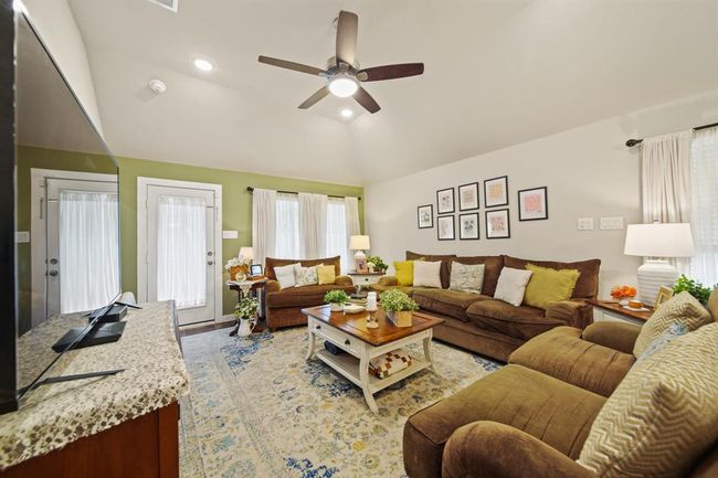 1174 Filly Creek Dr, House other with 3 bedrooms, 2 bathrooms and 2 parking in Alvin TX | Image 10