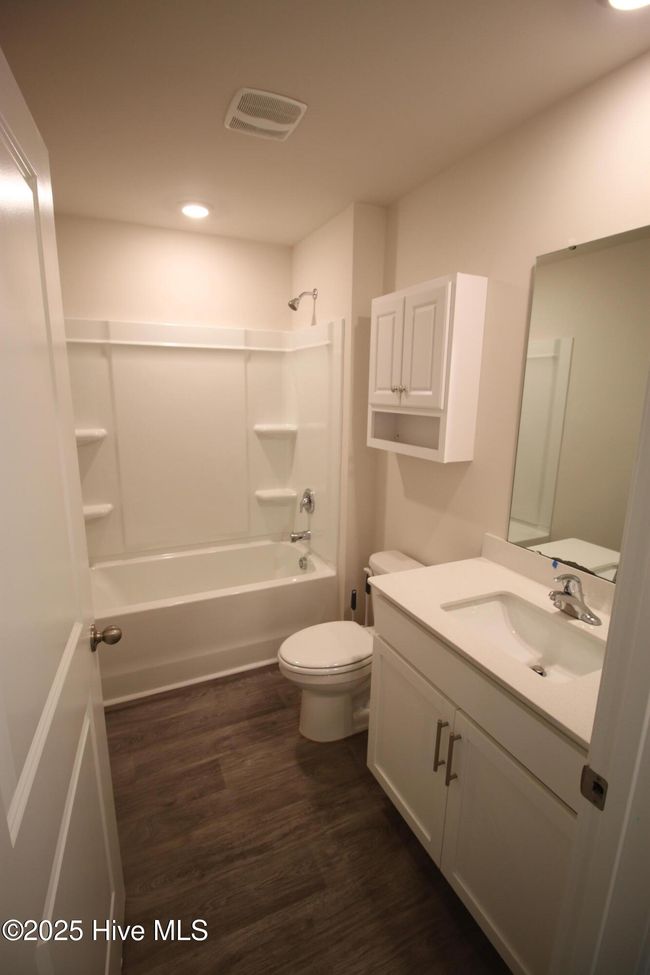 Main Bath | Image 17