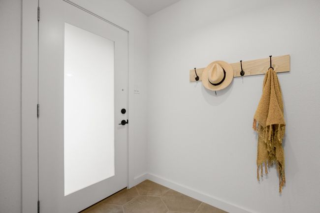 Note the front door can become clear or frosted at the touch of a button | Image 7