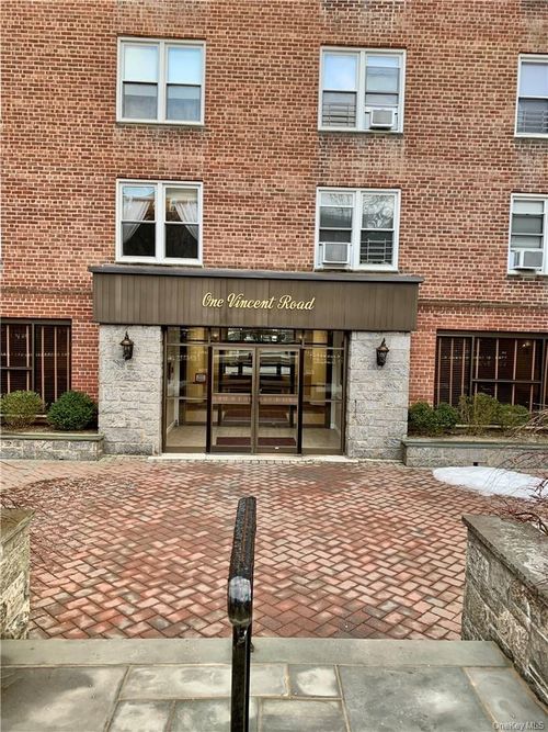 4b-1 Vincent Rd, Yonkers, NY, 10708-6523 | Card Image