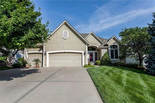 19326 W 98th St, Lenexa, KS, 66220-9725 | Card Image