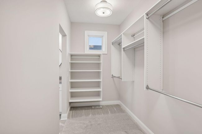 Walk-in Closet | Image 19