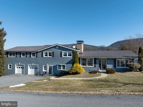 124 West St, PLEASANT GAP, PA, 16823-7433 | Card Image