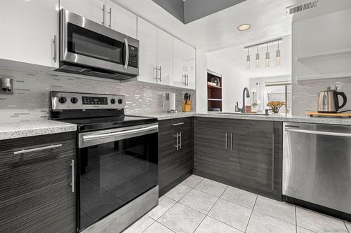 814 America Way, Del Mar, CA, 92014-3914 | Card Image