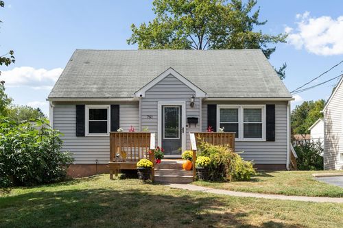 761 Florence Ave, Waynesboro, VA, 22980-6032 | Card Image