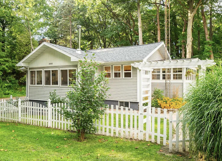 Michigan Ave, Coloma, MI 49038