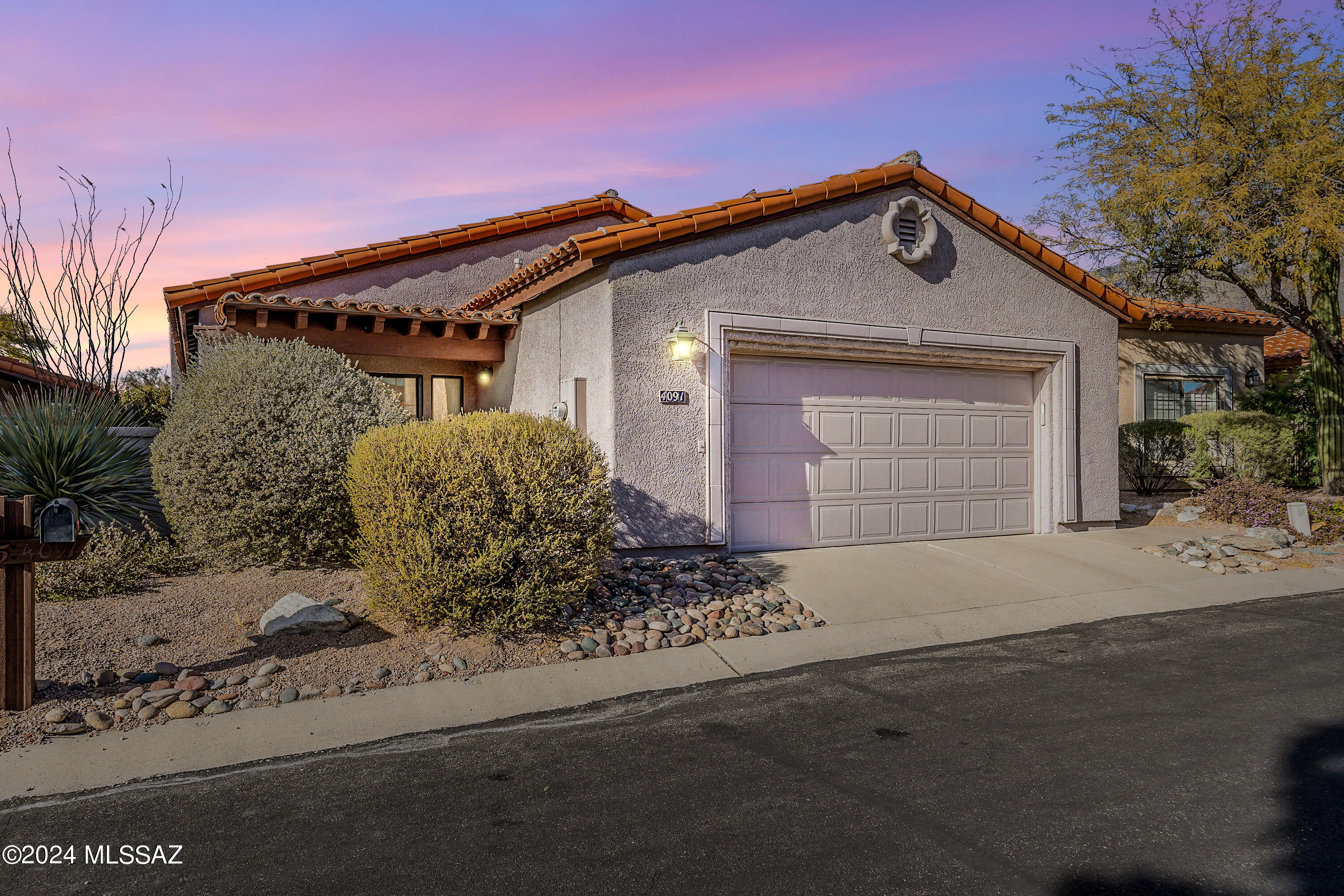 Quiet Moon Dr, Tucson, AZ 85718