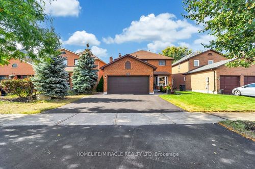 upper-57 Lord Simcoe Dr, Brampton, ON, L6S5G7 | Card Image