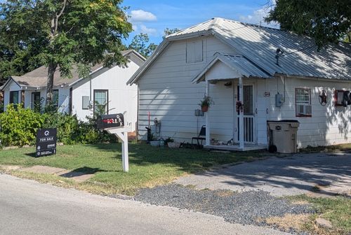 102 E Oak Ave, Comanche, TX, 76442-3247 | Card Image