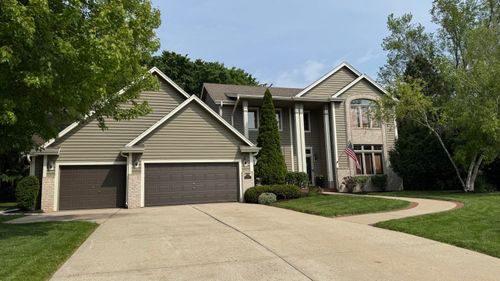 14220 W North Oak Blvd, New Berlin, WI, 53151-7468 | Card Image