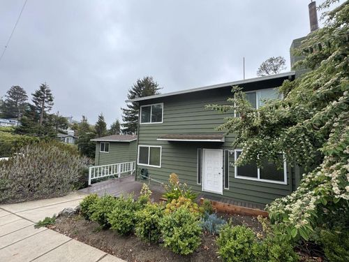 363 Avenue Portola, El Granada, CA, 94018-8201 | Card Image