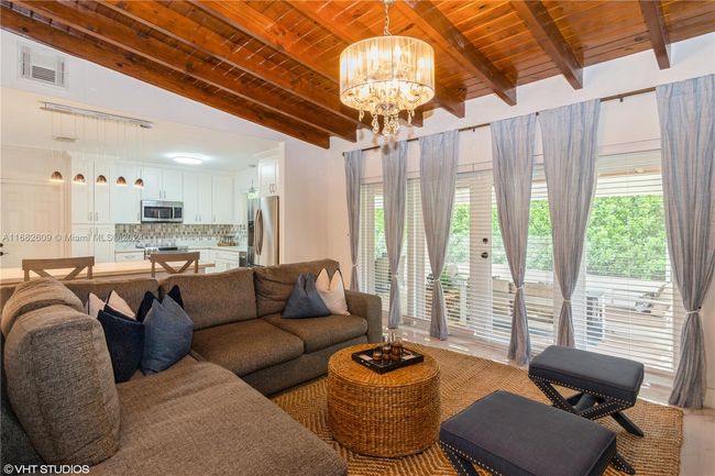 8135 Sw 136 Th St, House other with 4 bedrooms, 2 bathrooms and null parking in Pinecrest FL | Image 8