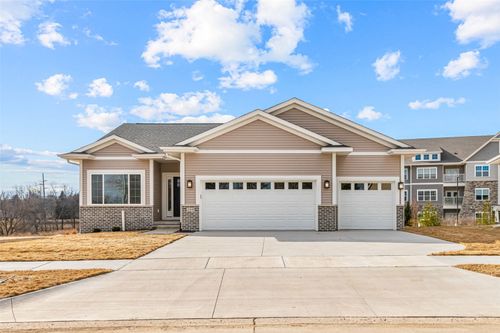 260 Pine Grove Ln, Iowa City, IA, 52245-8803 | Card Image