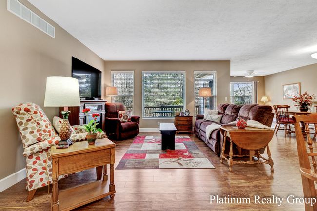 Living Area | Image 9