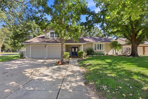 2502 S Yellowstone Cir, Wichita, KS, 67215-1506 | Card Image
