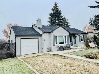 5710 54 Ave, House other with 3 bedrooms, 2 bathrooms and 6 parking in Lacombe AB | Image 1