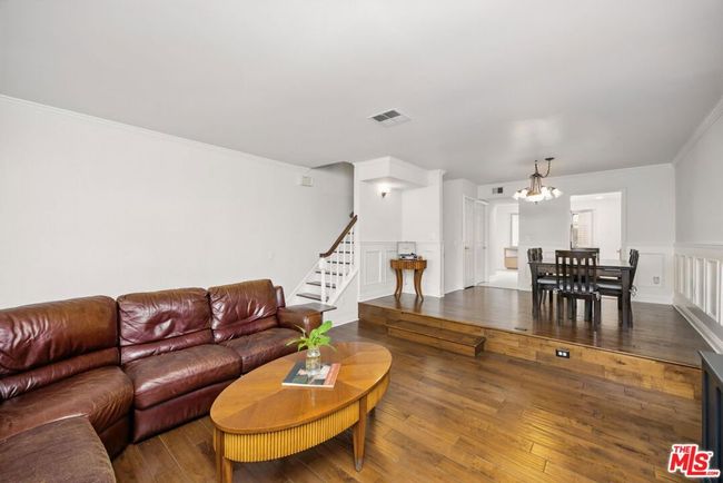 2 - 10229 Variel Ave, Condo with 3 bedrooms, 4 bathrooms and null parking in Chatsworth CA | Image 6