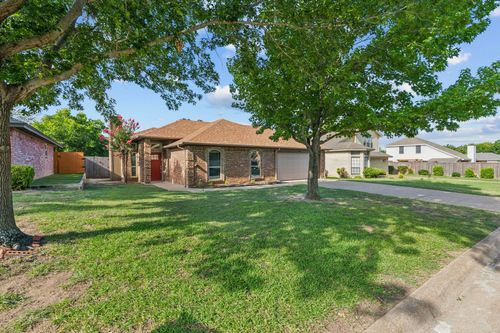 6631 Lakeside Dr, Lake Worth, TX, 76135-2356 | Card Image