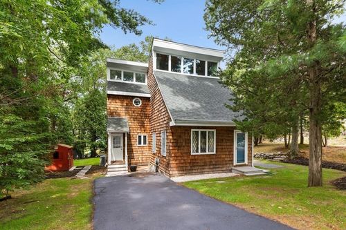 18 Greenwood St, Lexington, MA, 02421-6610 | Card Image