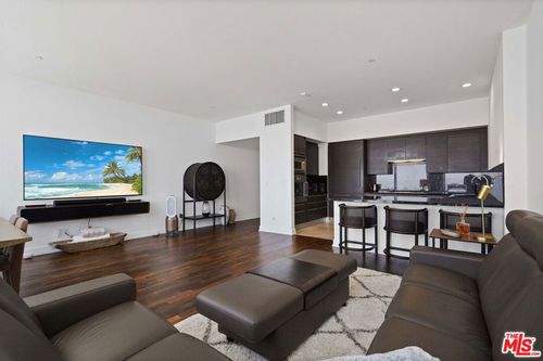 39d-900 W Olympic Blvd, Los Angeles, CA, 90015 | Card Image
