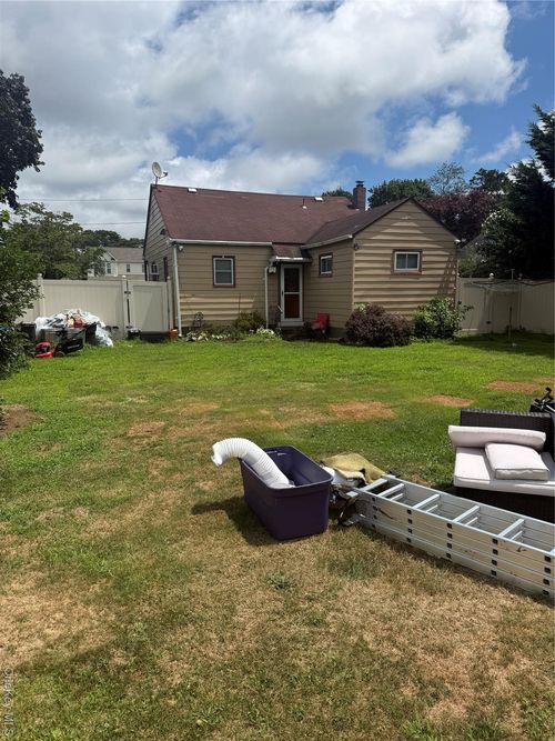 8 Grant Ave, Islip, NY, 11751-3503 | Card Image