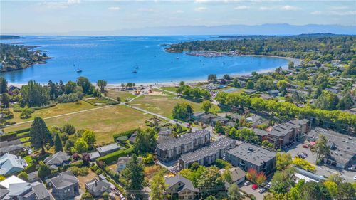 2-2590 Penrhyn St, Saanich, BC, V8N1G3 | Card Image