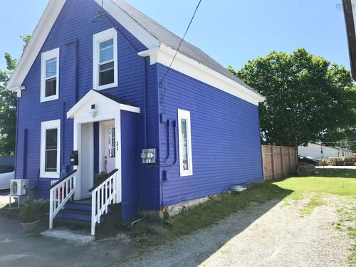 31 Barnard St, Yarmouth, NS, B5A3T4 | Card Image