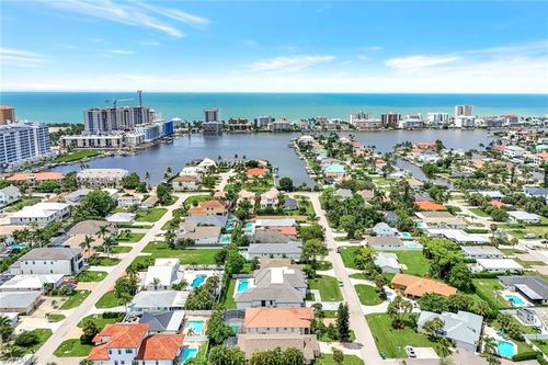 550 94th Ave N, Naples, FL, 34108-2445 | Card Image