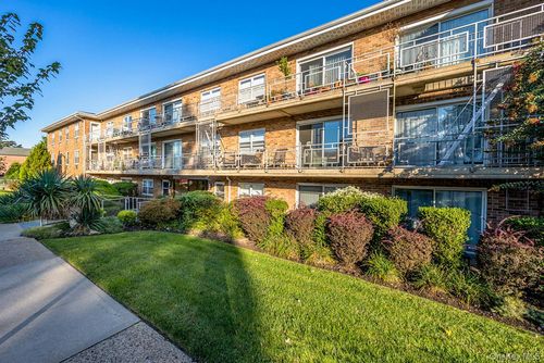 b3-90 S Park Ave, Rockville Centre, NY, 11570-6108 | Card Image